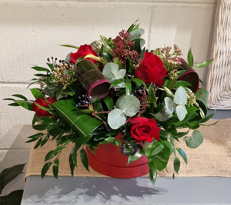 Half Dozen red rose hatbox